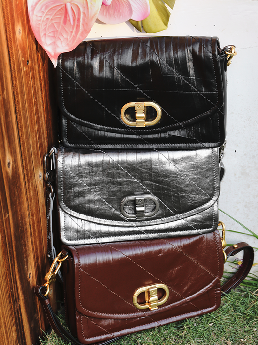 Note Medium Leather Shoulder Bag